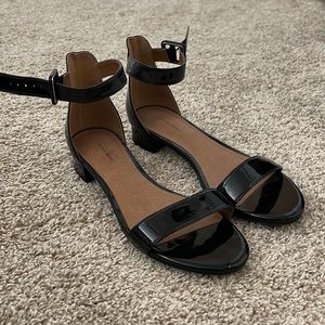 Strap sandals